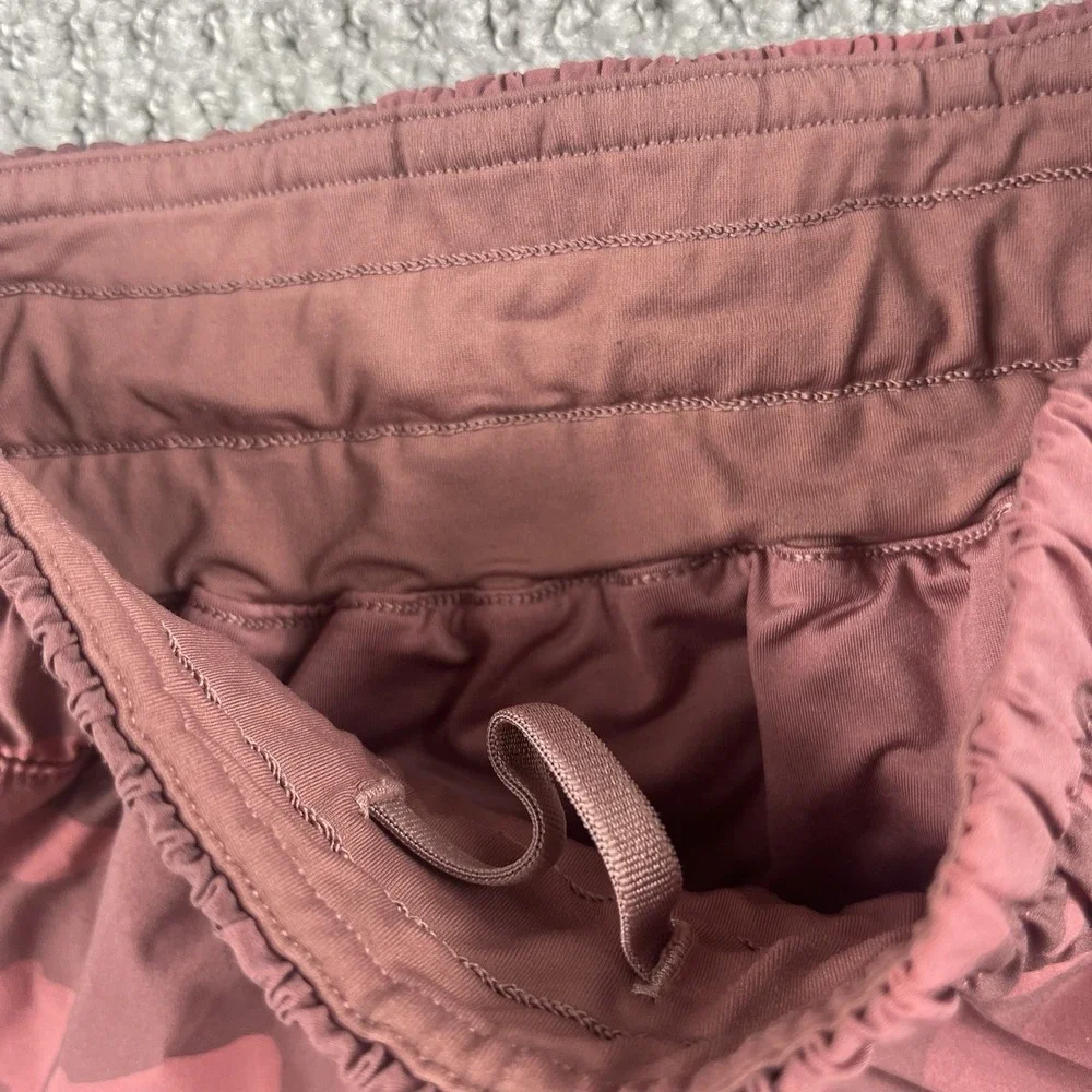 Lululemon Track That Mid Rise Lined Shorts Camo Brier Rose Multi Women's Size 0